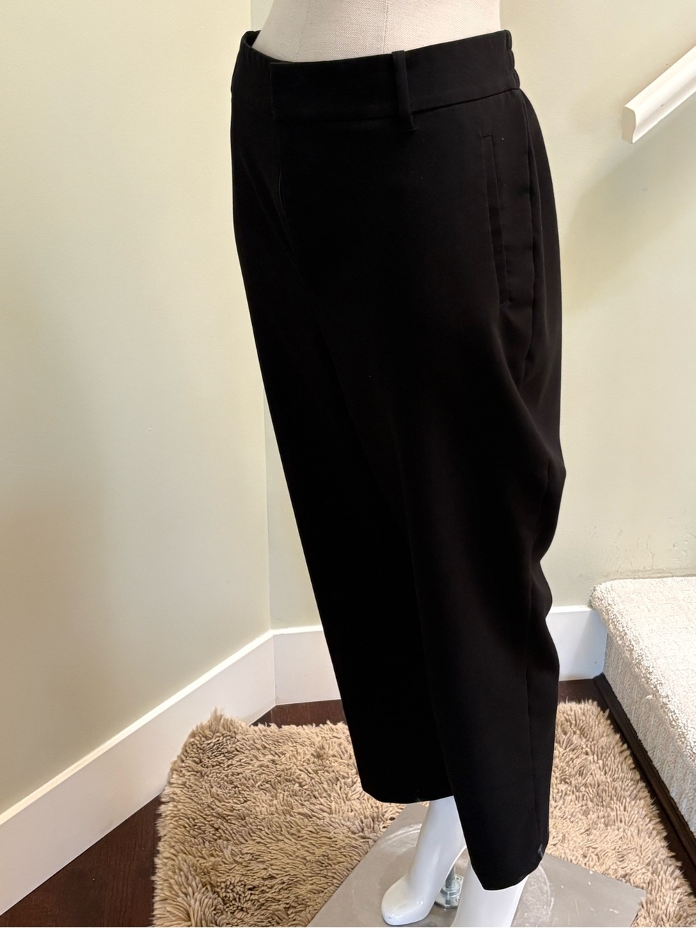 Contemporaine Black Cropped Pants. Super Comfortable Fit, Stretch w/ Structure